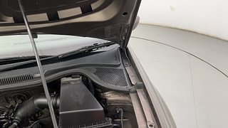 Used 2016 Volkswagen Polo [2015-2019] Highline1.2L (P) Petrol Manual engine ENGINE LEFT SIDE HINGE & APRON VIEW