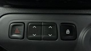 Used 2016 Renault Kwid [2015-2019] RXT Petrol Manual top_features Power windows