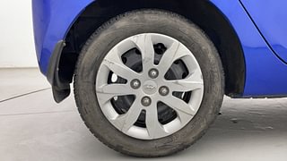 Used 2017 Hyundai Eon [2011-2018] Sportz Petrol Manual tyres RIGHT REAR TYRE RIM VIEW