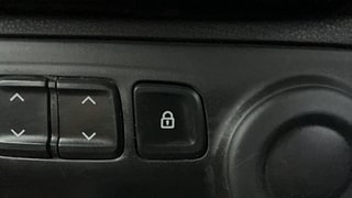 Used 2017 Renault Kwid [2015-2019] RXT Petrol Manual top_features Central locking
