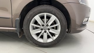 Used 2016 Volkswagen Polo [2015-2019] Highline1.2L (P) Petrol Manual tyres RIGHT FRONT TYRE RIM VIEW