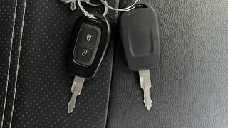 Used 2016 Renault Kwid [2015-2019] RXT Petrol Manual extra CAR KEY VIEW