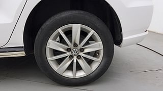 Used 2016 Volkswagen Ameo [2016-2017] Highline 1.5L AT (D) Diesel Automatic tyres LEFT REAR TYRE RIM VIEW
