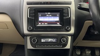 Used 2016 Volkswagen Polo [2015-2019] Highline1.2L (P) Petrol Manual interior MUSIC SYSTEM & AC CONTROL VIEW