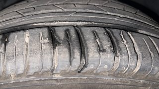 Used 2021 Hyundai New i20 Asta (O) 1.0 Turbo DCT Petrol Automatic tyres RIGHT FRONT TYRE TREAD VIEW