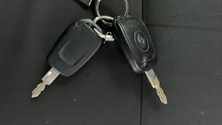 Used 2017 Renault Kwid [2015-2019] RXT Petrol Manual extra CAR KEY VIEW