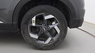 Used 2021 Hyundai Venue [2019-2022] SX Plus 1.0 Turbo DCT Petrol Automatic tyres LEFT REAR TYRE RIM VIEW