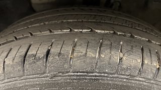Used 2017 Hyundai Elite i20 [2014-2018] Asta 1.2 Petrol Manual tyres LEFT FRONT TYRE TREAD VIEW
