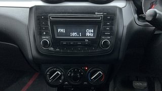 Used 2018 Maruti Suzuki Swift [2017-2021] VXI AMT Petrol Automatic interior MUSIC SYSTEM & AC CONTROL VIEW