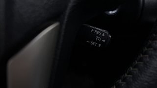 Used 2018 Toyota Innova Crysta [2016-2020] 2.4 Z 7STR Diesel Manual top_features Cruise control