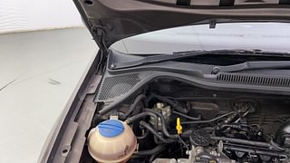 Used 2016 Volkswagen Polo [2015-2019] Highline1.2L (P) Petrol Manual engine ENGINE RIGHT SIDE HINGE & APRON VIEW