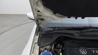 Used 2016 Volkswagen Ameo [2016-2017] Highline 1.5L AT (D) Diesel Automatic engine ENGINE RIGHT SIDE HINGE & APRON VIEW