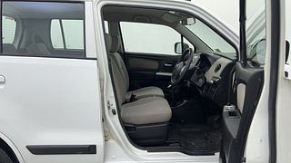 Used 2013 Maruti Suzuki Wagon R 1.0 [2010-2019] VXi Petrol Manual interior RIGHT SIDE FRONT DOOR CABIN VIEW