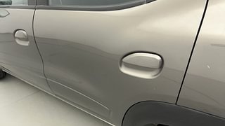 Used 2017 Renault Kwid [2015-2019] RXT Petrol Manual dents MINOR SCRATCH