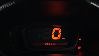 Used 2018 Renault Kwid [2015-2019] RXT Petrol Manual interior CLUSTERMETER VIEW