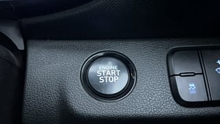 Used 2021 Hyundai Venue [2019-2022] SX Plus 1.0 Turbo DCT Petrol Automatic top_features Keyless start