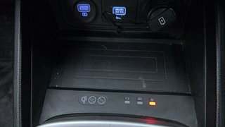 Used 2019 Hyundai Venue [2019-2021] SX 1.0 (O) Turbo Petrol Manual top_features Wireless phone charging