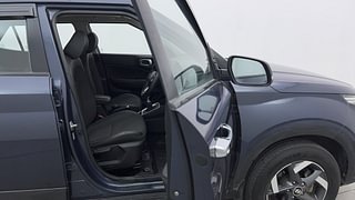 Used 2019 Hyundai Venue [2019-2021] SX 1.0 (O) Turbo Petrol Manual interior RIGHT SIDE FRONT DOOR CABIN VIEW