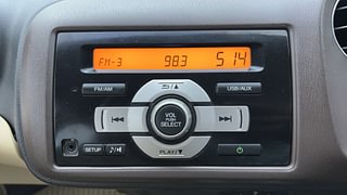 Used 2013 Honda Amaze [2013-2016] 1.2 S i-VTEC Petrol Manual top_features Integrated (in-dash) music system