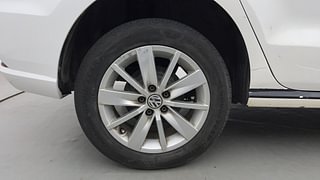 Used 2016 Volkswagen Ameo [2016-2017] Highline 1.5L AT (D) Diesel Automatic tyres RIGHT REAR TYRE RIM VIEW