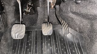 Used 2018 Renault Kwid [2015-2019] RXT Petrol Manual interior PEDALS VIEW