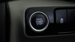 Used 2021 Kia Sonet HTX 1.0 iMT Petrol Manual top_features Keyless start