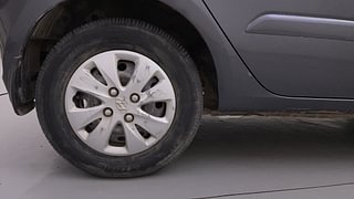Used 2012 Hyundai i10 [2010-2016] Sportz AT Petrol Petrol Automatic tyres RIGHT REAR TYRE RIM VIEW