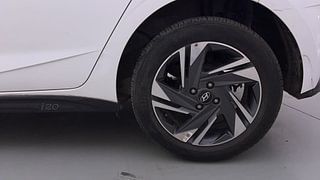Used 2021 Hyundai New i20 Asta (O) 1.0 Turbo DCT Petrol Automatic tyres LEFT REAR TYRE RIM VIEW