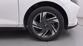 Used 2021 Hyundai New i20 Asta (O) 1.0 Turbo DCT Petrol Automatic tyres RIGHT FRONT TYRE RIM VIEW