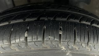 Used 2017 Renault Kwid [2015-2019] RXT Petrol Manual tyres LEFT FRONT TYRE TREAD VIEW