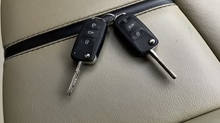Used 2015 Volkswagen Polo [2015-2019] Highline1.2L (P) Petrol Manual extra CAR KEY VIEW