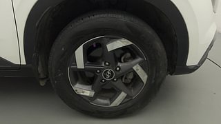 Used 2022 Hyundai Venue [2019-2022] SX Plus 1.0 Turbo DCT Petrol Automatic tyres RIGHT FRONT TYRE RIM VIEW