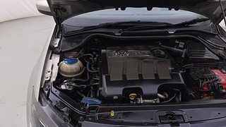 Used 2013 volkswagen Vento 1.6L Highline Diesel Diesel Manual engine ENGINE RIGHT SIDE HINGE & APRON VIEW