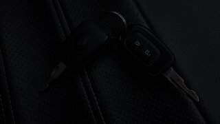 Used 2016 Renault Kwid [2015-2019] RXT Petrol Manual extra CAR KEY VIEW