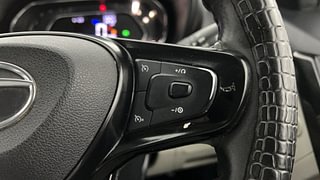 Used 2022 Tata Nexon XZ Plus (O) Petrol Manual top_features Cruise control