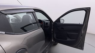 Used 2016 Renault Kwid [2015-2019] RXT Petrol Manual interior RIGHT FRONT DOOR OPEN VIEW