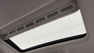 Used 2022 Tata Nexon XZ Plus (O) Petrol Manual top_features Sunroof