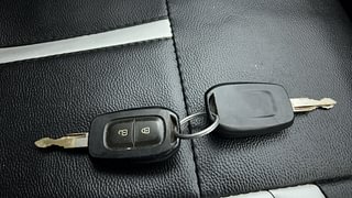 Used 2021 Renault Kwid [2020-2022] NEOTECH RXL Petrol Manual extra CAR KEY VIEW