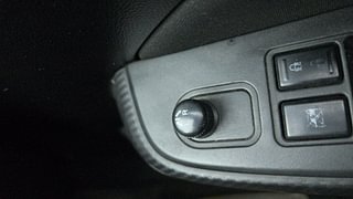 Used 2018 Maruti Suzuki Swift [2017-2021] VXI AMT Petrol Automatic top_features Adjustable ORVM