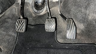 Used 2016 Maruti Suzuki Wagon R 1.0 [2010-2019] VXi Petrol Manual interior PEDALS VIEW