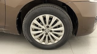 Used 2015 Maruti Suzuki Ciaz [2014-2017] ZXi AT Petrol Automatic tyres RIGHT FRONT TYRE RIM VIEW