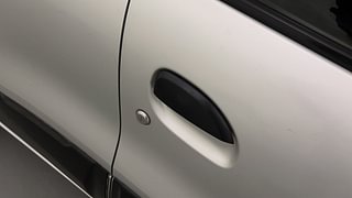 Used 2018 Renault Kwid [2015-2019] 1.0 RXT AMT Opt Petrol Automatic dents MINOR DENT