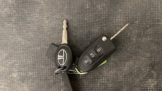 Used 2017 Tata Tiago [2016-2020] Revotron XZ Petrol Manual extra CAR KEY VIEW