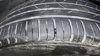 Used 2022 Hyundai Venue [2019-2022] SX Plus 1.0 Turbo DCT Petrol Automatic tyres LEFT FRONT TYRE TREAD VIEW