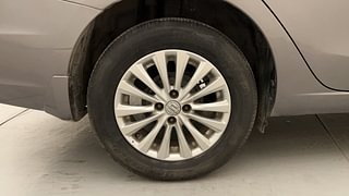 Used 2017 Maruti Suzuki Ciaz [2014-2017] ZXi AT Petrol Automatic tyres RIGHT REAR TYRE RIM VIEW