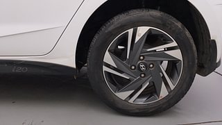 Used 2021 Hyundai New i20 Asta (O) 1.0 Turbo DCT Petrol Automatic tyres LEFT REAR TYRE RIM VIEW