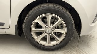 Used 2017 Hyundai Grand i10 [2013-2017] Asta (O) AT 1.2 kappa VTVT Petrol Automatic tyres RIGHT FRONT TYRE RIM VIEW