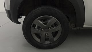 Used 2018 Renault Kwid [2015-2019] 1.0 RXT AMT Opt Petrol Automatic tyres RIGHT REAR TYRE RIM VIEW