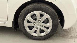Used 2015 Hyundai Eon [2011-2018] Magna Petrol Manual tyres RIGHT FRONT TYRE RIM VIEW