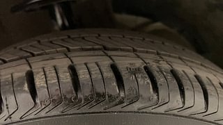 Used 2018 Maruti Suzuki Swift [2017-2021] ZXi AMT Petrol Automatic tyres RIGHT FRONT TYRE TREAD VIEW
